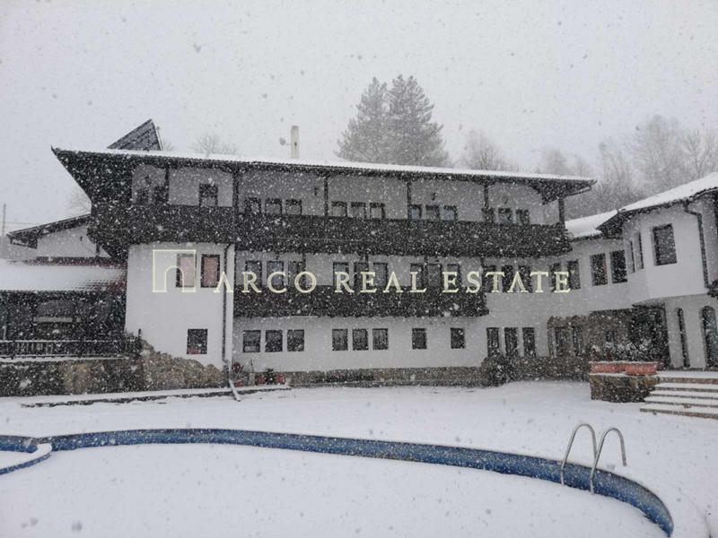 Hotel for Sale in Elena, Veliko Tarnovo Province, Bulgaria — 1,427 m² — exterior view
