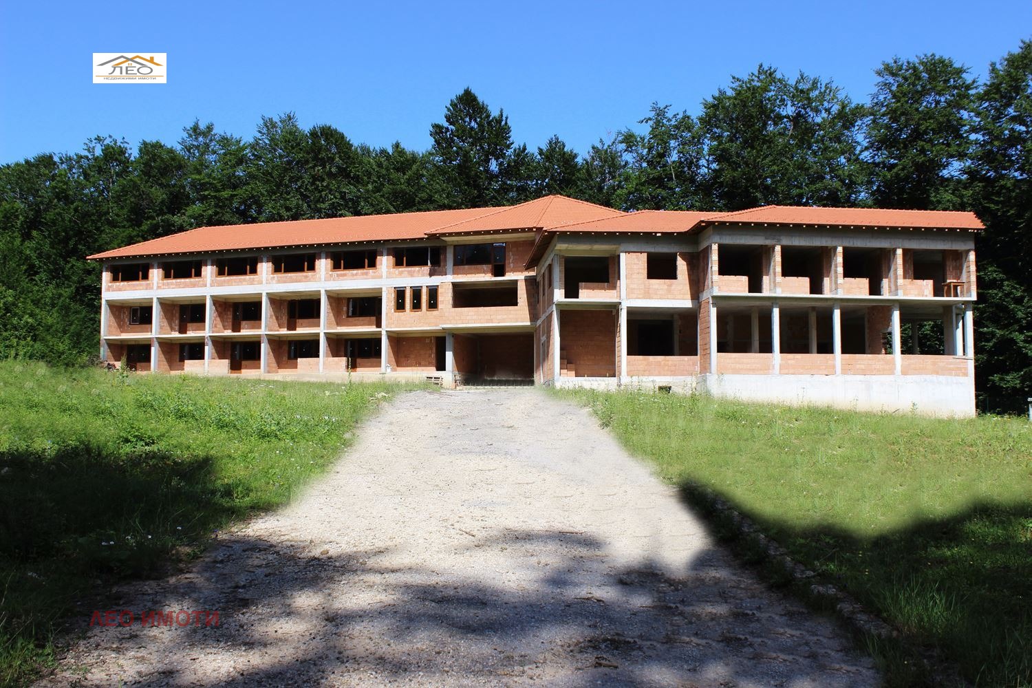 Hotel for Sale in Sevlievo, Gabrovo Province, Bulgaria — 1,674 m² — exterior view
