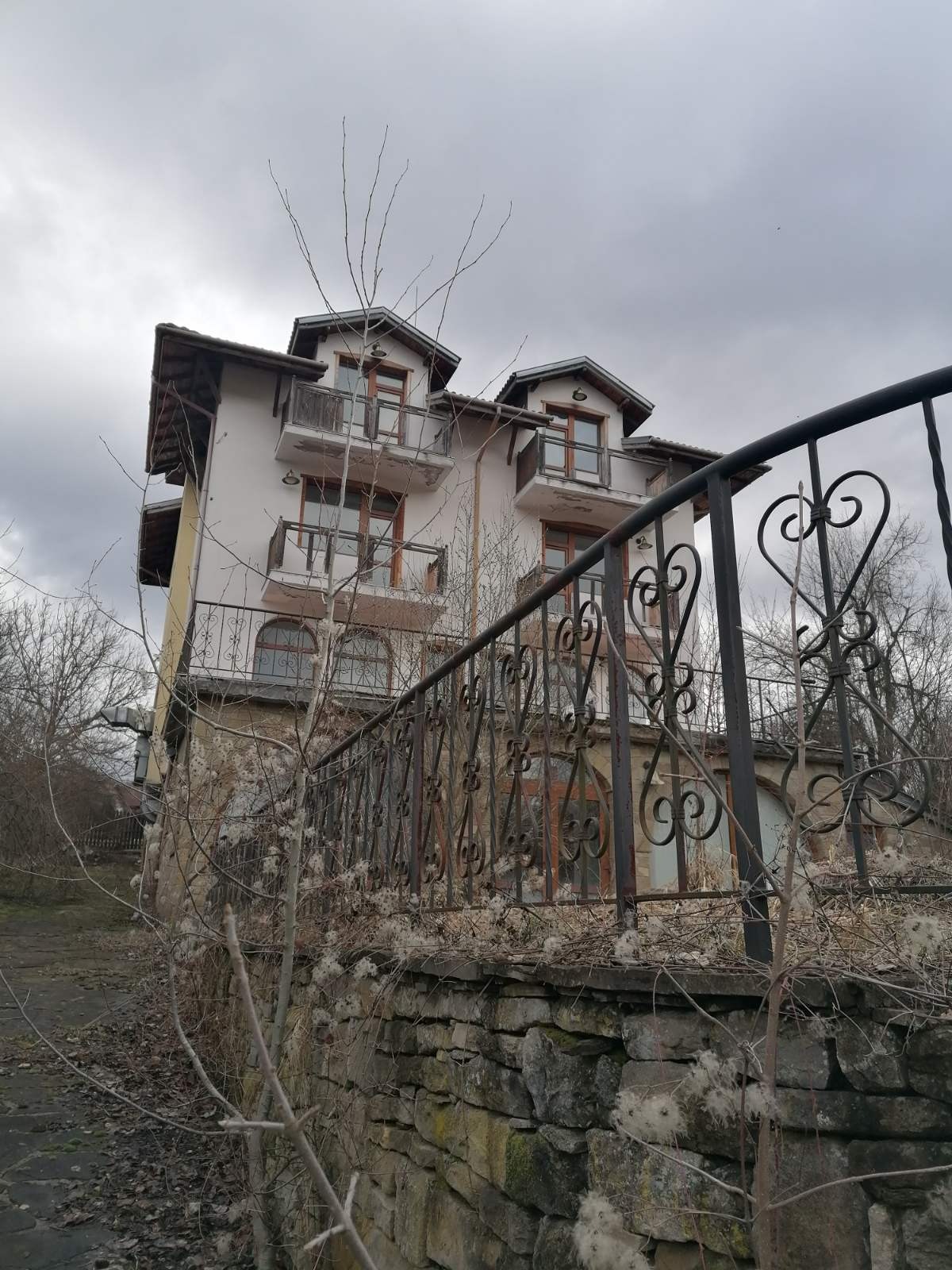 Hotel for Sale in Kmetovtsi, Gabrovo Province, Bulgaria — exterior view