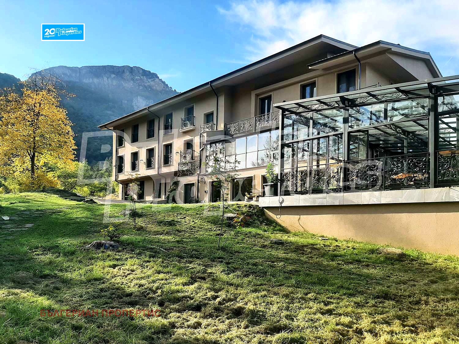 Hotel for Sale in Teteven, Lovech Province, Bulgaria — 1,800 m² — exterior view