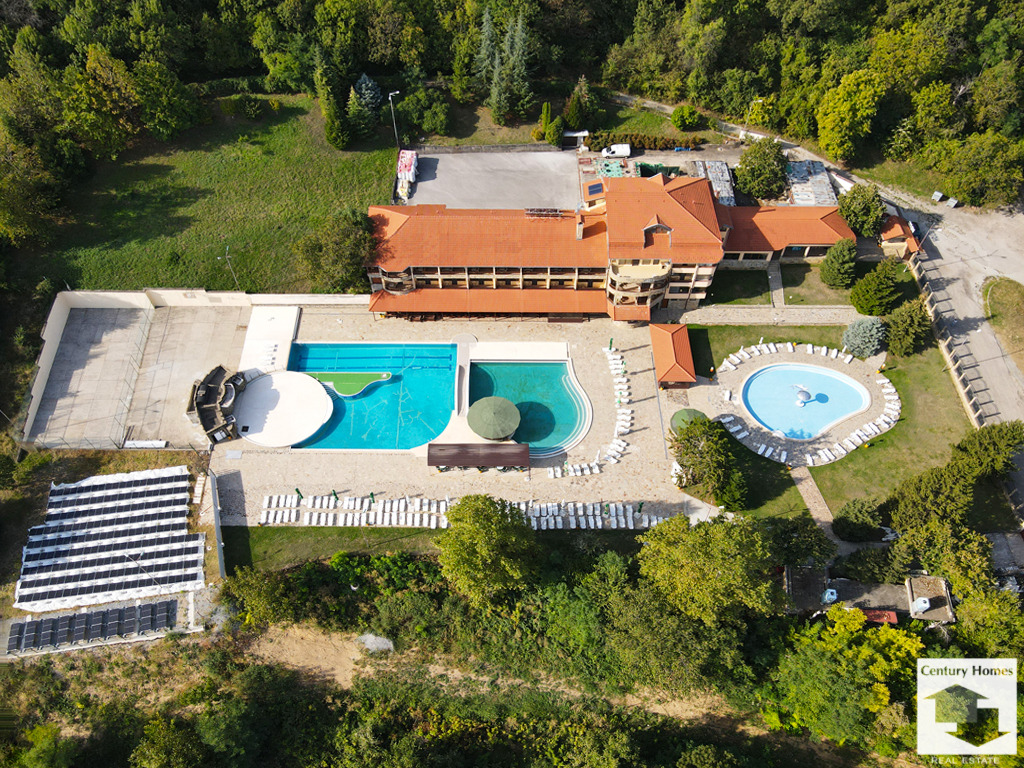 Hotel for Sale in Lyaskovets, Veliko Tarnovo Province, Bulgaria — 696 m² — main photo
