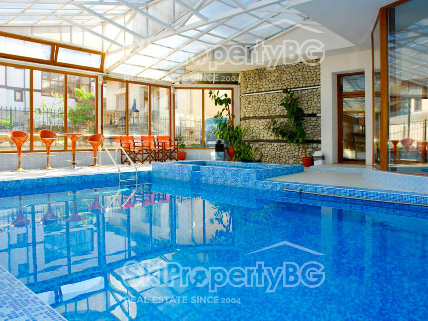 Hotel for Sale in Bansko, Blagoevgrad Province, Bulgaria — 2,100 m² — exterior view