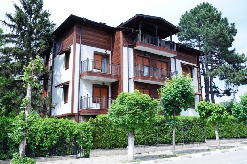 Hotel for Sale in Cherven Bryag, Pleven Province, Bulgaria — 1,600 m² — exterior view