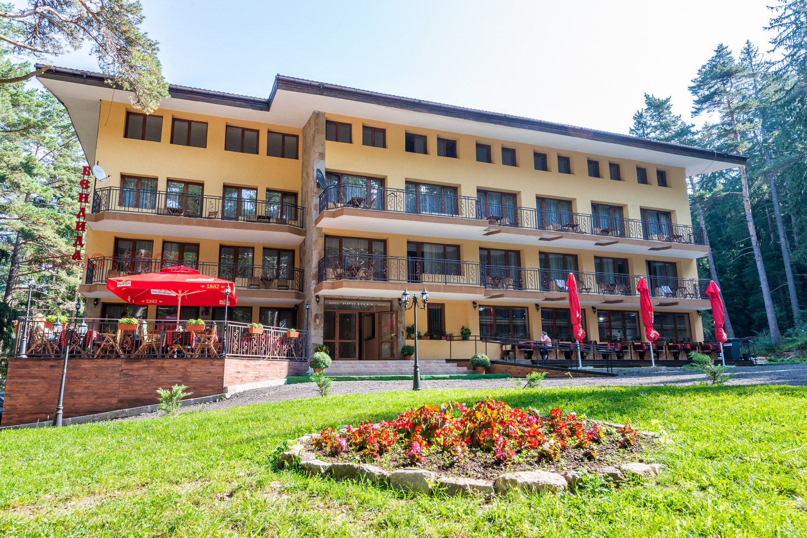 Hotel for Sale in Panichishte, Kyustendil Province, Bulgaria — 2,250 m² (ref. 54767829) — main photo
