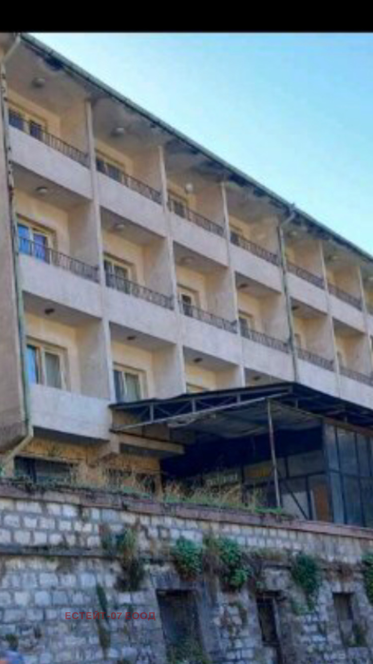 Hotel for Sale in Narechenski Bani, Plovdiv Province, Bulgaria — 2,400 m² — main photo