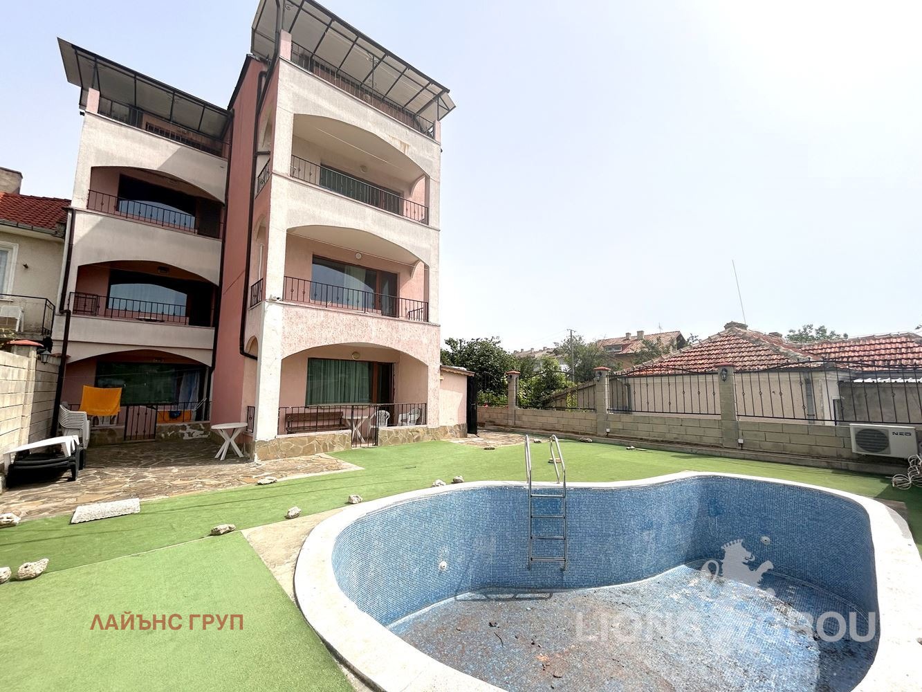 Hotel for Sale in Kranevo, Dobrich Province, Bulgaria — 563 m² — exterior view