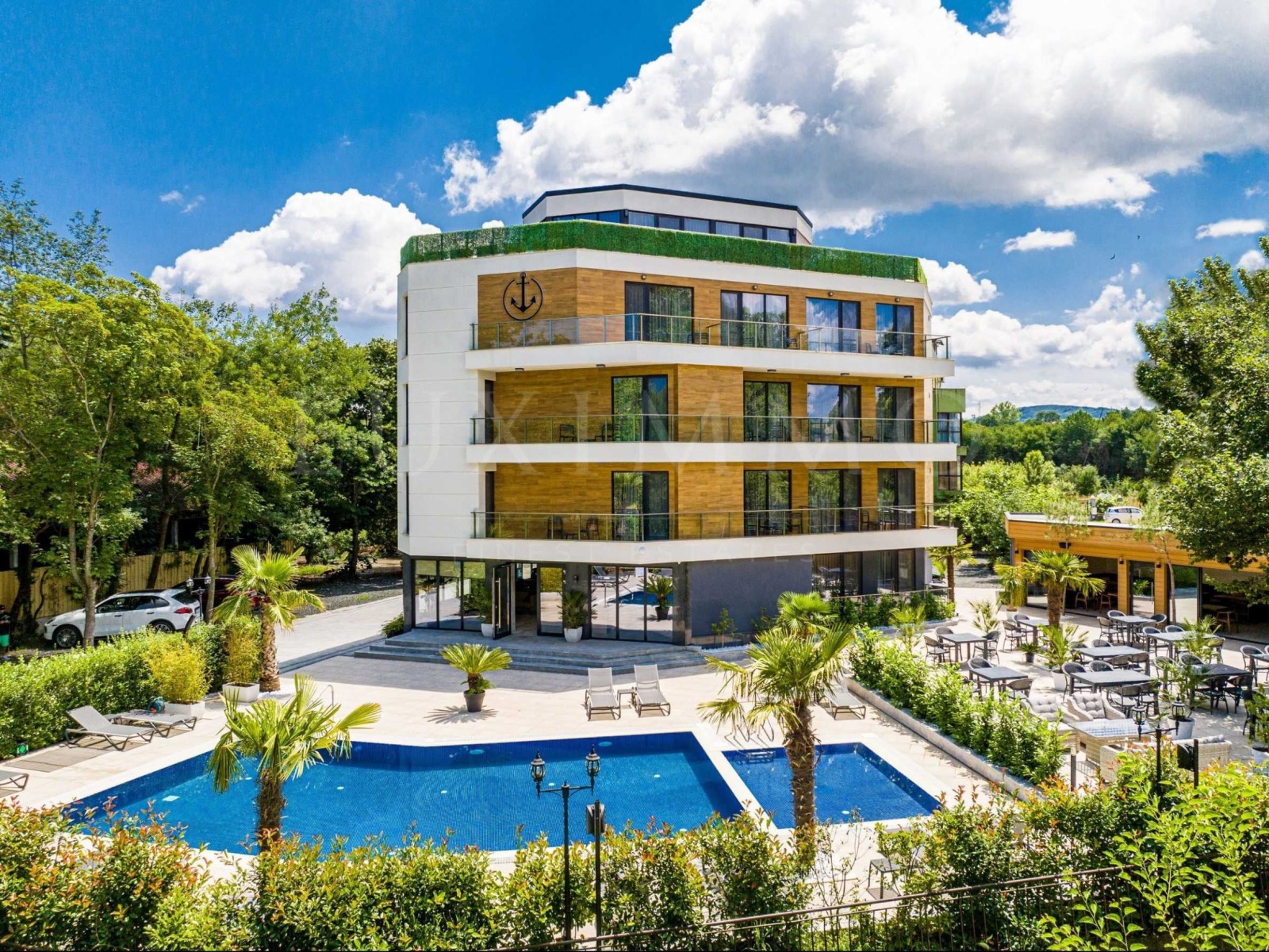 Hotel for Sale in Lozenets, Burgas Province, Bulgaria — 1,000 m² — exterior view