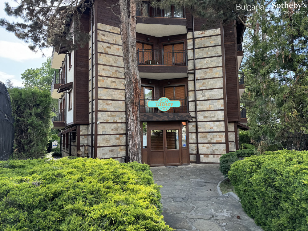 Hotel for Sale in Cherven Bryag, Pleven Province, Bulgaria — 725 m² — exterior view