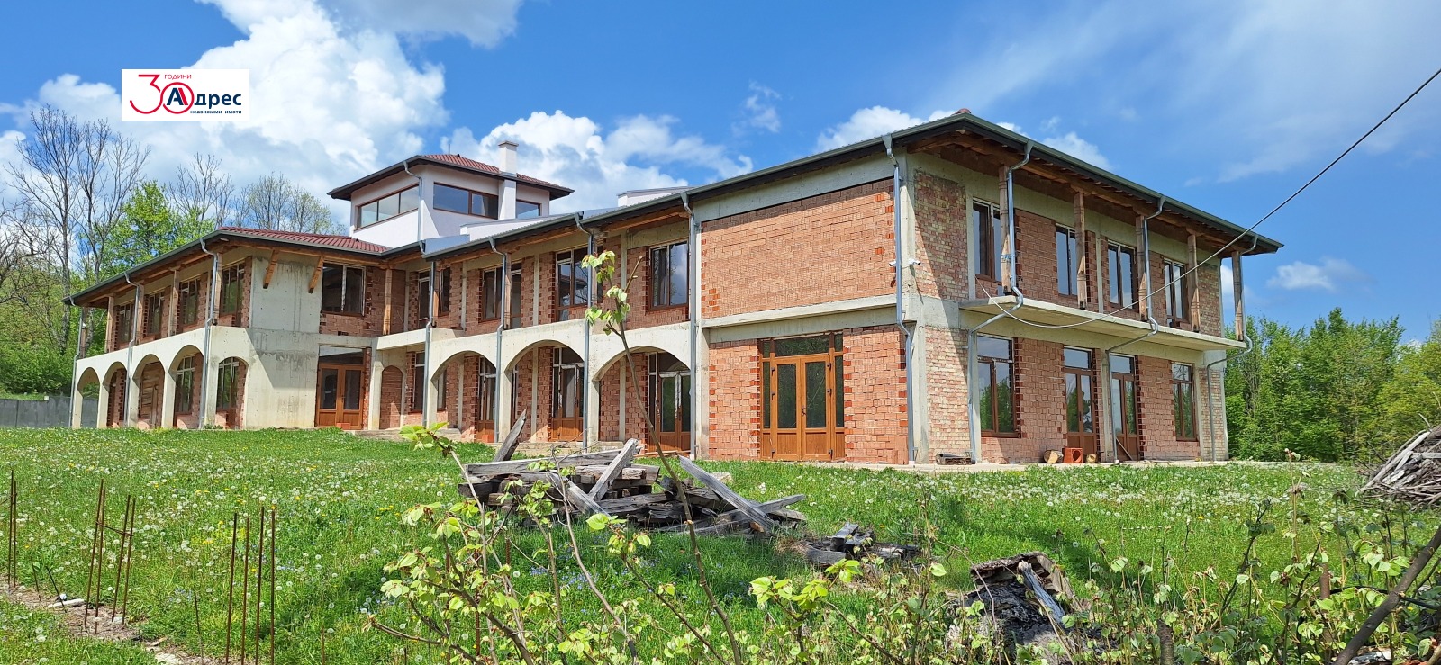 Hotel for Sale in Elena, Veliko Tarnovo Province, Bulgaria — 1,517 m² — exterior view