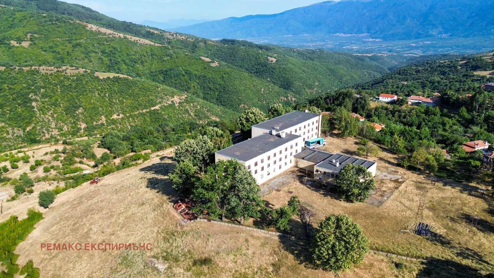 Hotel for Sale in Gega, Blagoevgrad Province, Bulgaria — exterior view