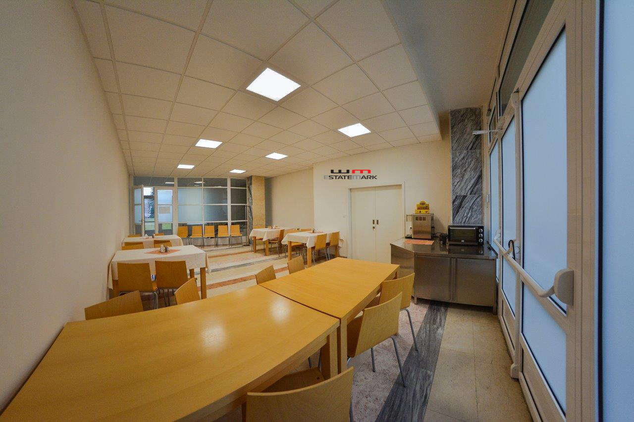 Hotel for Sale in Vakarel, Sofia Province, Bulgaria — 1,000 m² — main photo