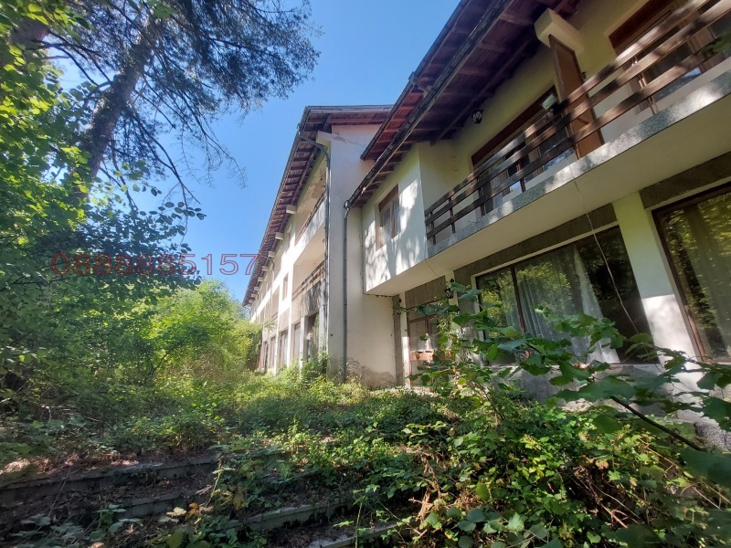 Hotel for Sale in Mishemorkov Han, Veliko Tarnovo Province, Bulgaria — exterior view