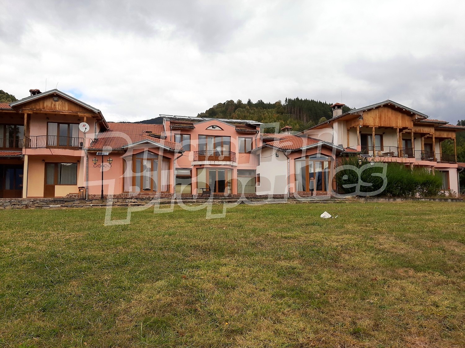 Hotel for Sale in Kravenik, Gabrovo Province, Bulgaria — 963 m² — exterior view