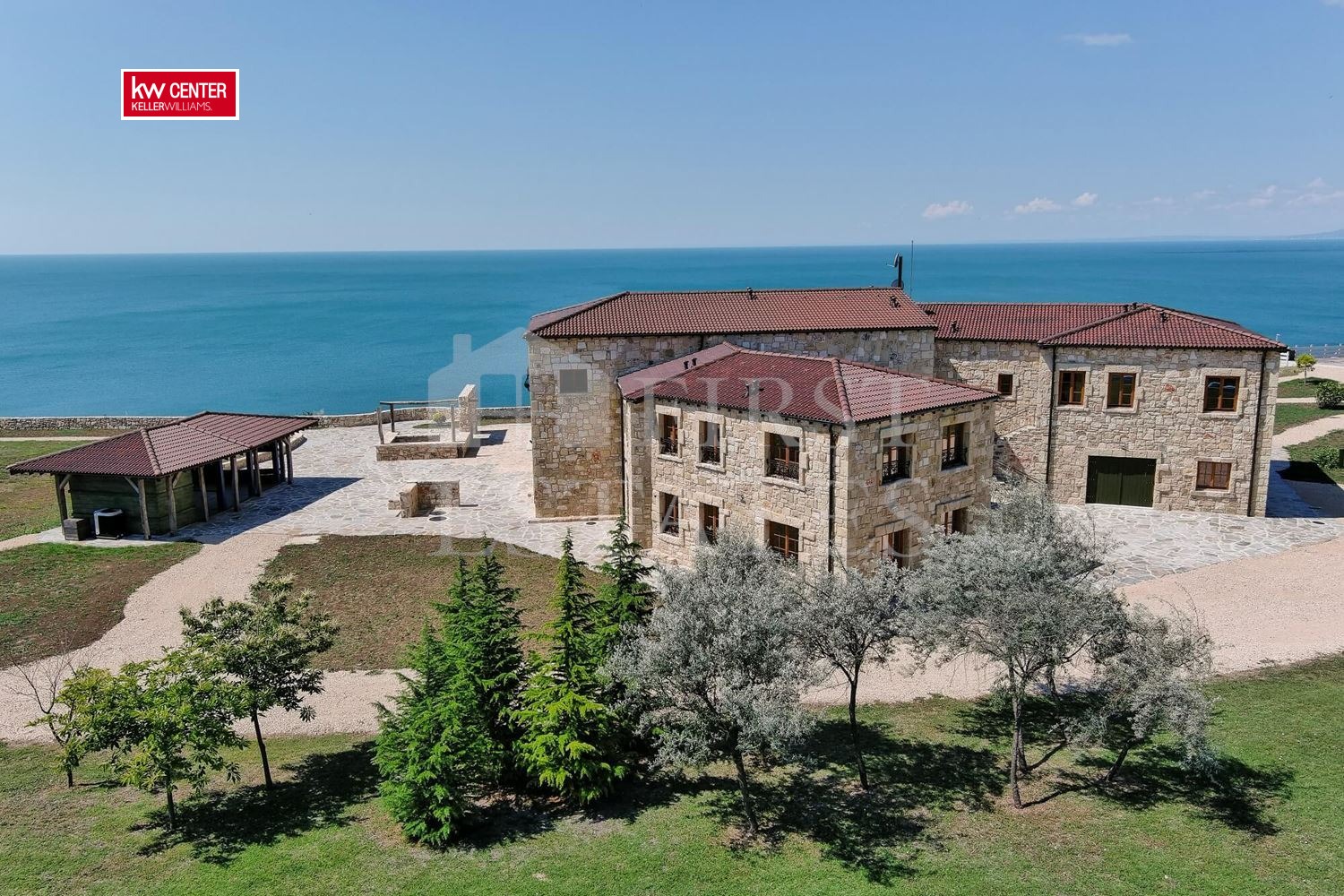 Hotel for Sale in Balgarevo, Dobrich Province, Bulgaria — 2,050 m² — exterior view