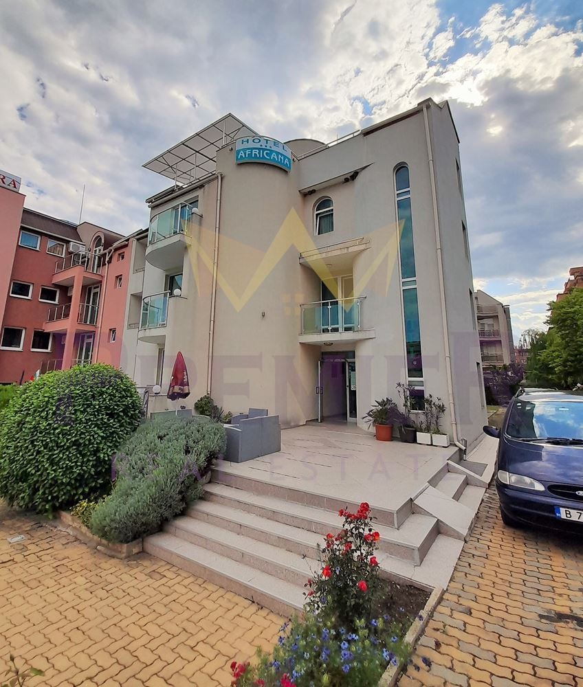 Hotel for Sale in Sveti Vlas, Burgas Province, Bulgaria — 1,128 m² — exterior view