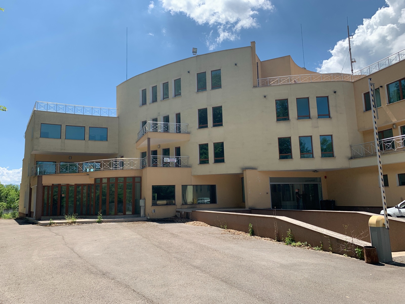 Hotel for Sale in Sevlievo, Gabrovo Province, Bulgaria — 4,697 m² — exterior view