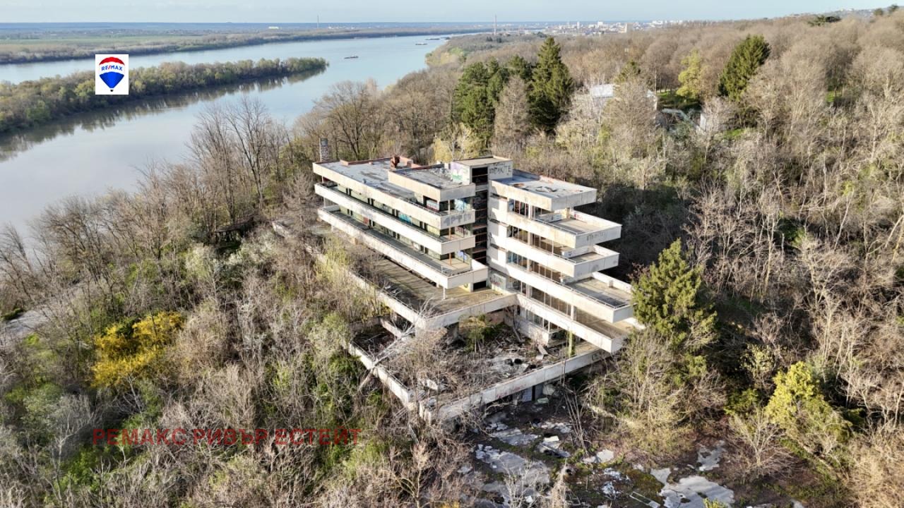Hotel for Sale in Dolapite, Ruse, Bulgaria — exterior view
