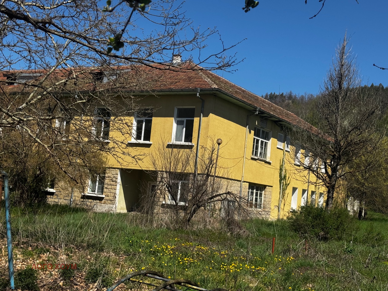 Hotel for Sale in Elena, Veliko Tarnovo Province, Bulgaria — 7,000 m² — exterior view