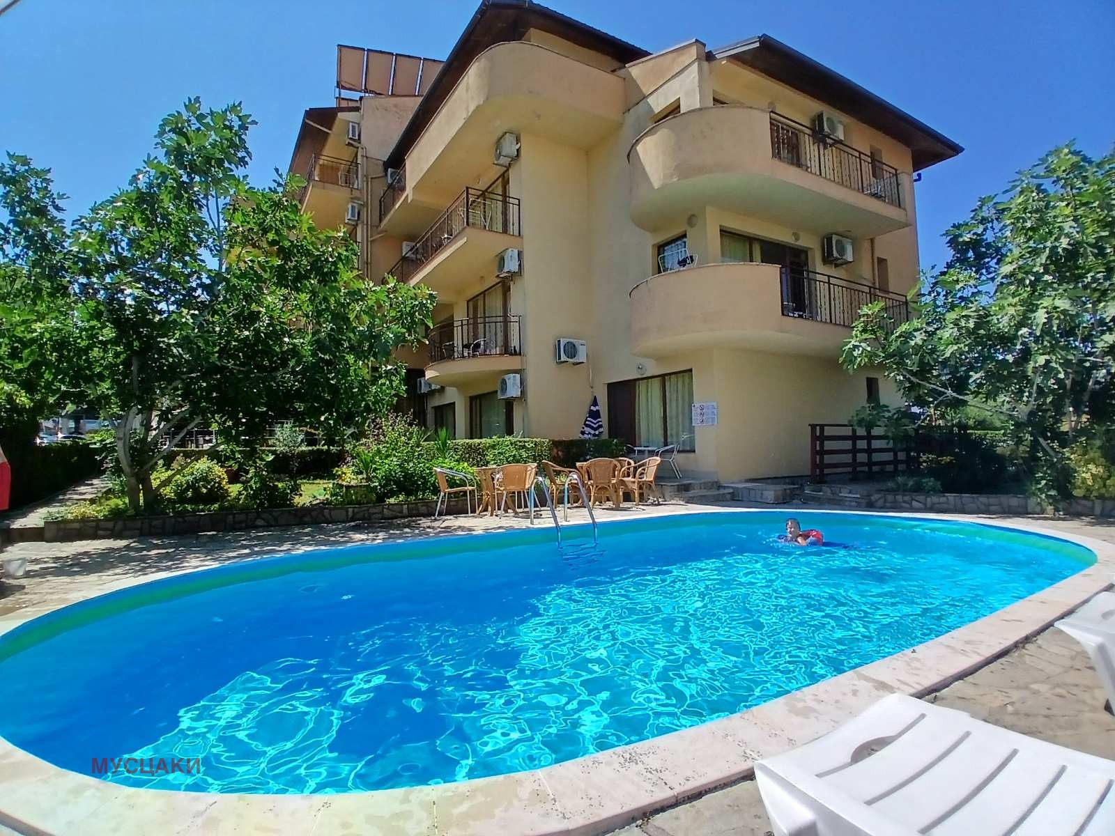Hotel for Sale in Lozenets, Burgas Province, Bulgaria — 1,450 m² — exterior view