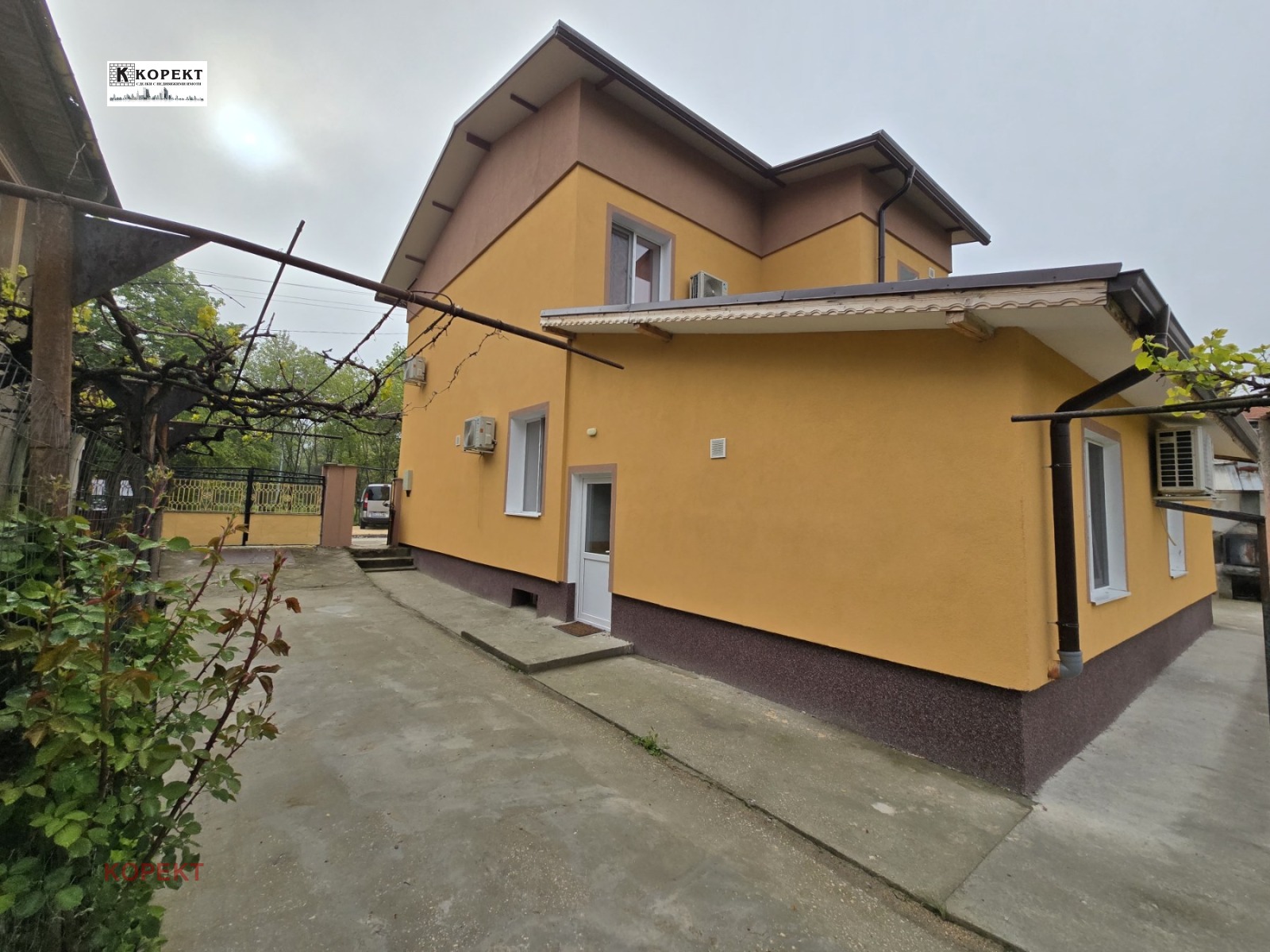 Hotel for Sale in Dolna Mitropoliya, Pleven Province, Bulgaria — exterior view