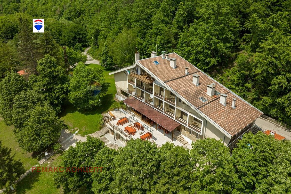 Hotel for Sale in Sushina, Shumen Province, Bulgaria — 1,129 m² — exterior view