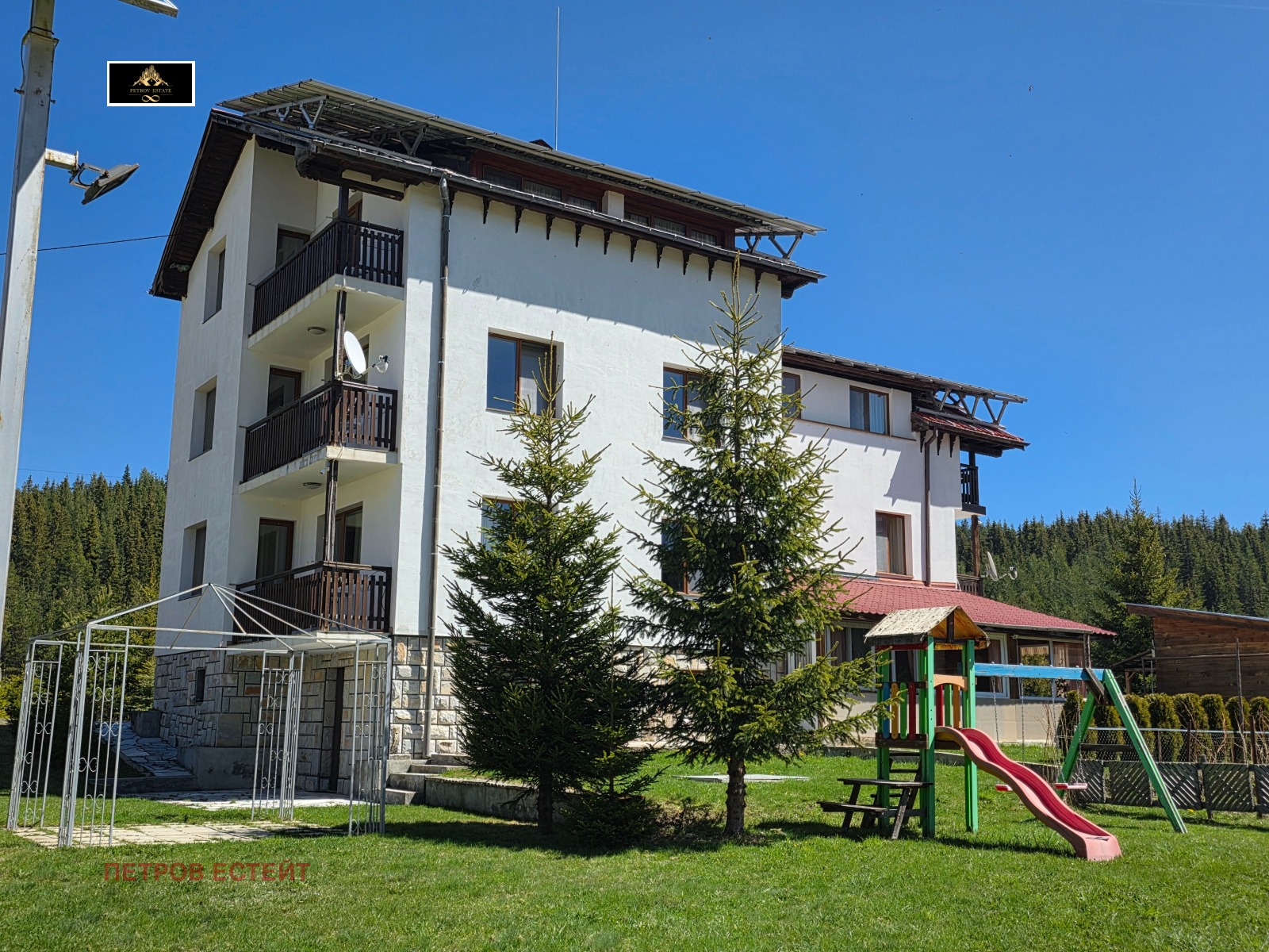 Hotel for Sale in Sarnitsa, Pazardzhik Province, Bulgaria — 600 m² — main photo