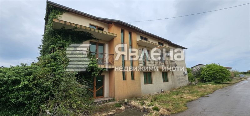 Hotel for Sale in Kamen Bryag, Dobrich Province, Bulgaria — exterior view