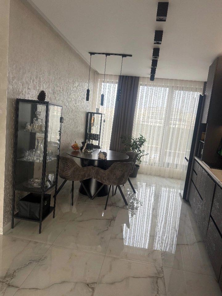 Luxury Apartment 180sqm 4-Room