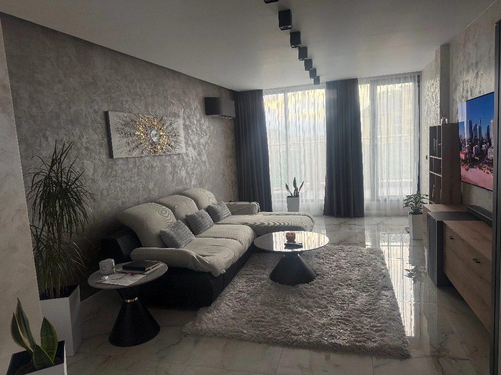 Luxury Apartment 180sqm 4-Room