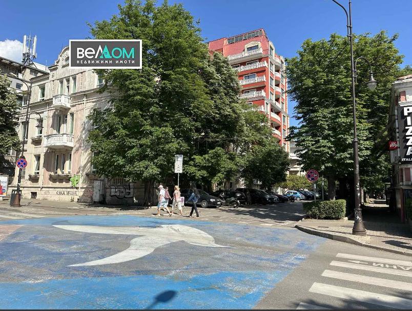 Apartments For Sale 3-Room, Varna, Center