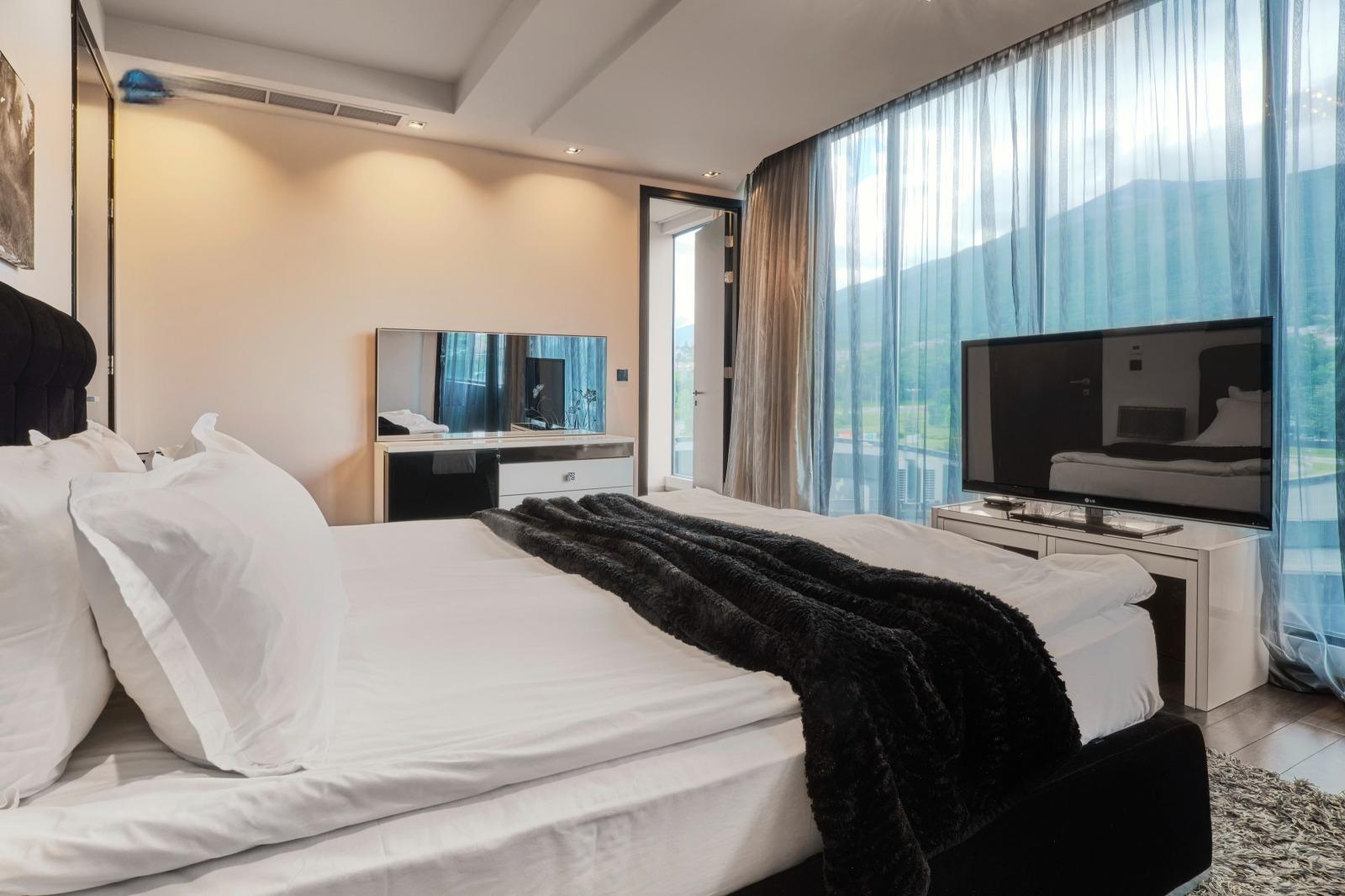 Apartments For Sale 4-Room, Sofia, Manastirski Livadi