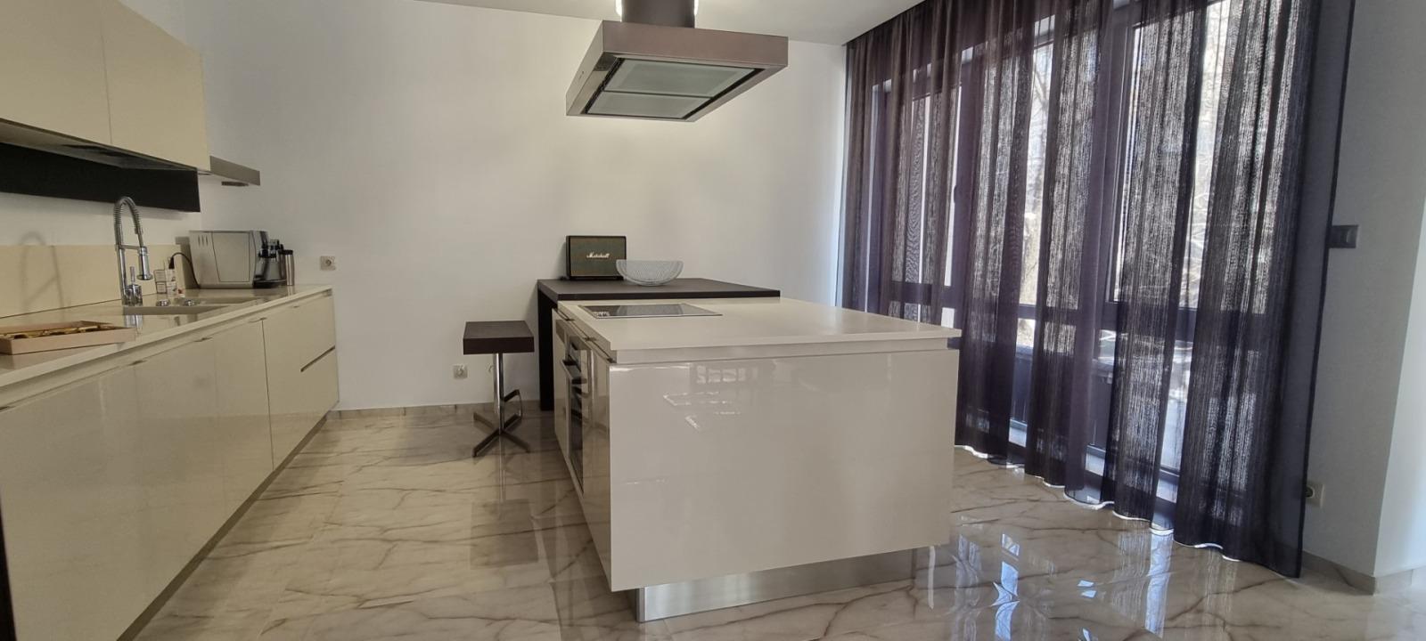Apartments For Sale 4-Room, Sofia, Iztok