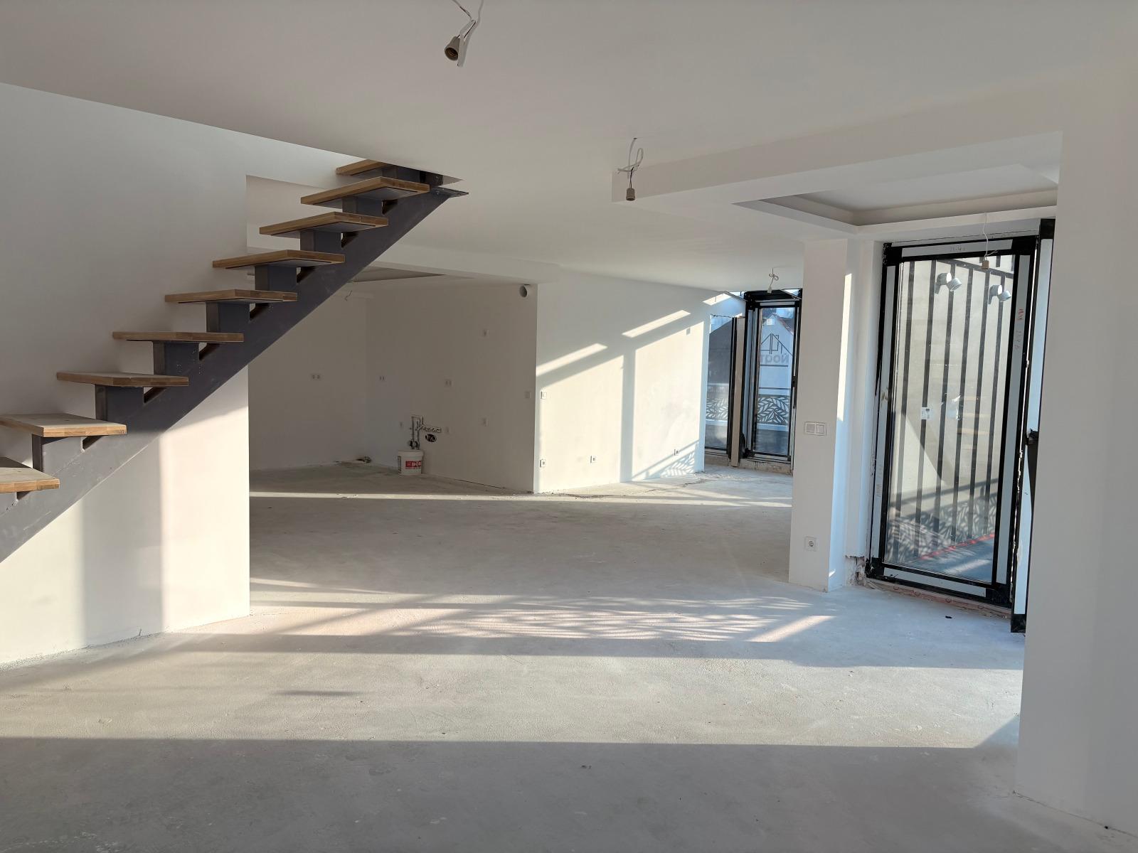 Apartments For Sale 4-Room, Sofia, Lozenets