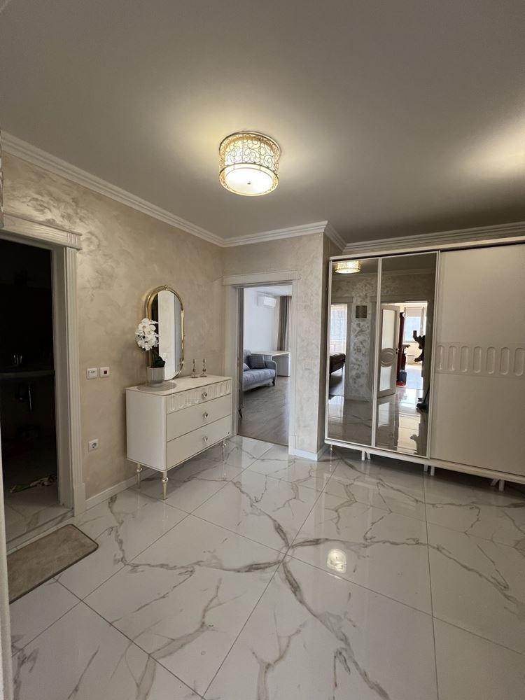 Apartments For Sale 3-Room, Varna, Operata