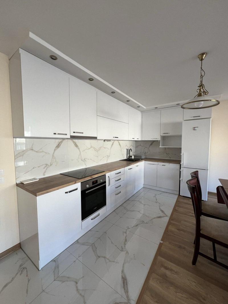 Apartments For Sale 3-Room, Varna, Center