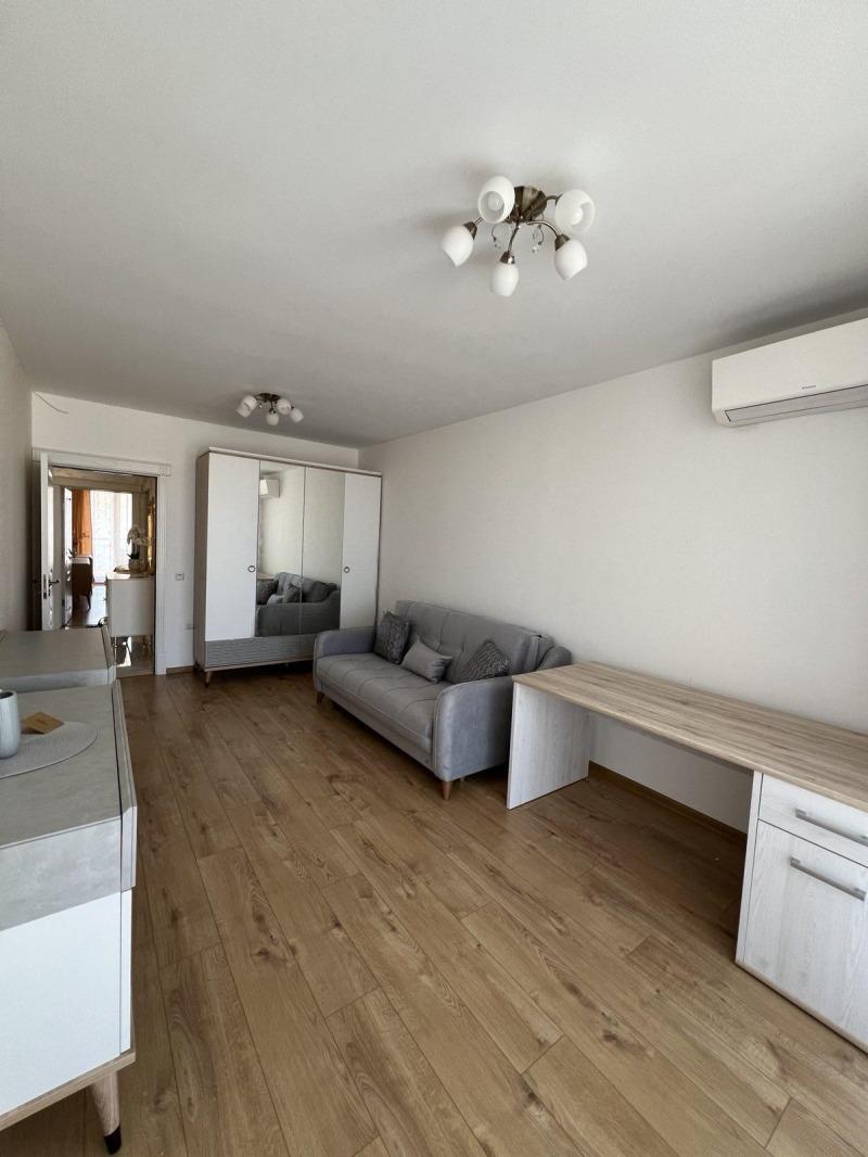 Apartments For Sale 3-Room, Varna, Center
