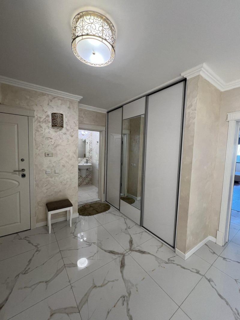 Apartments For Sale 3-Room, Varna, Center