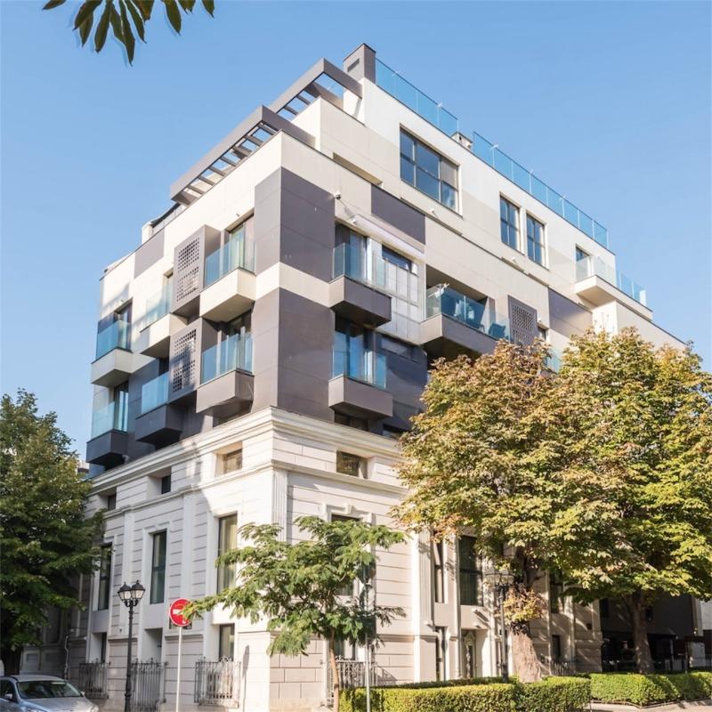 Apartments For Sale 3-Room, Varna, Center