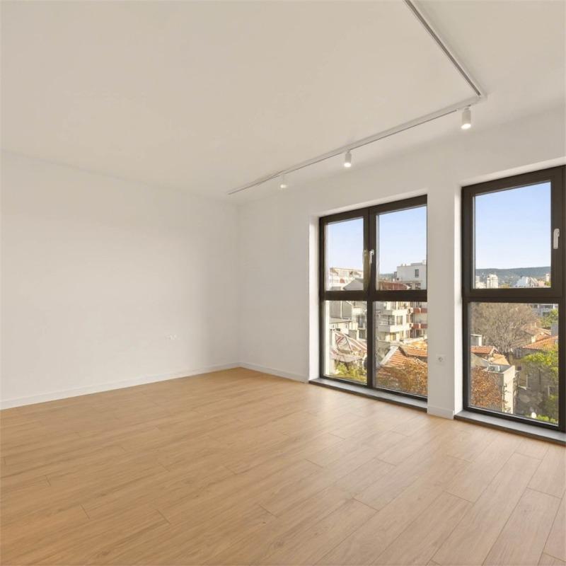 Apartments For Sale 3-Room, Varna, Center