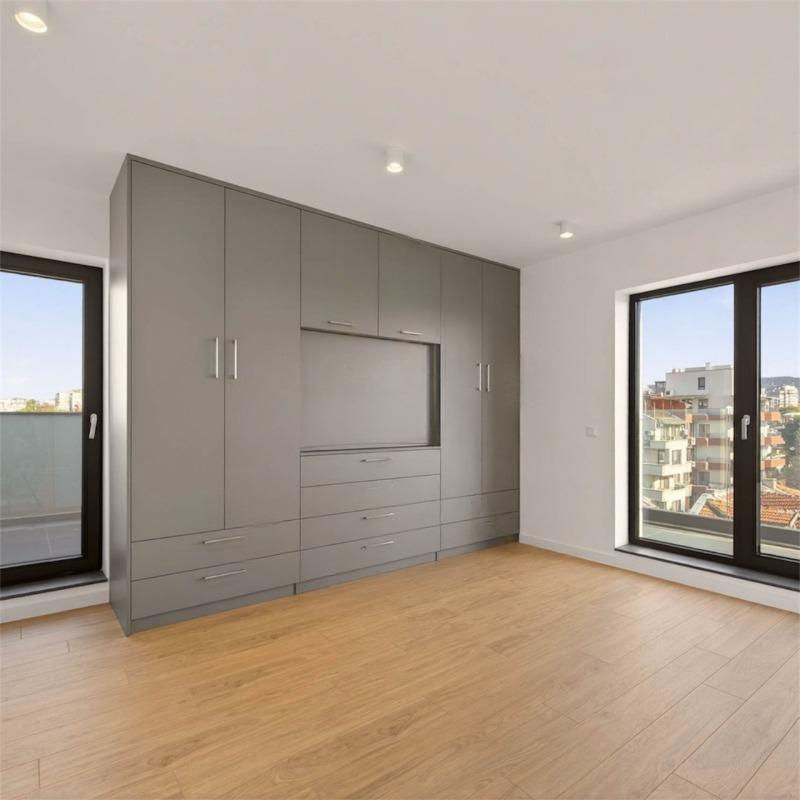 Apartments For Sale 3-Room, Varna, Center