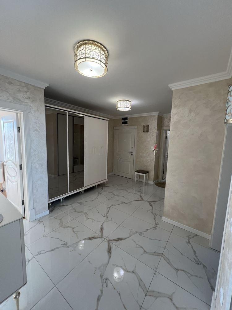 Apartments For Sale 3-Room, Varna, Center