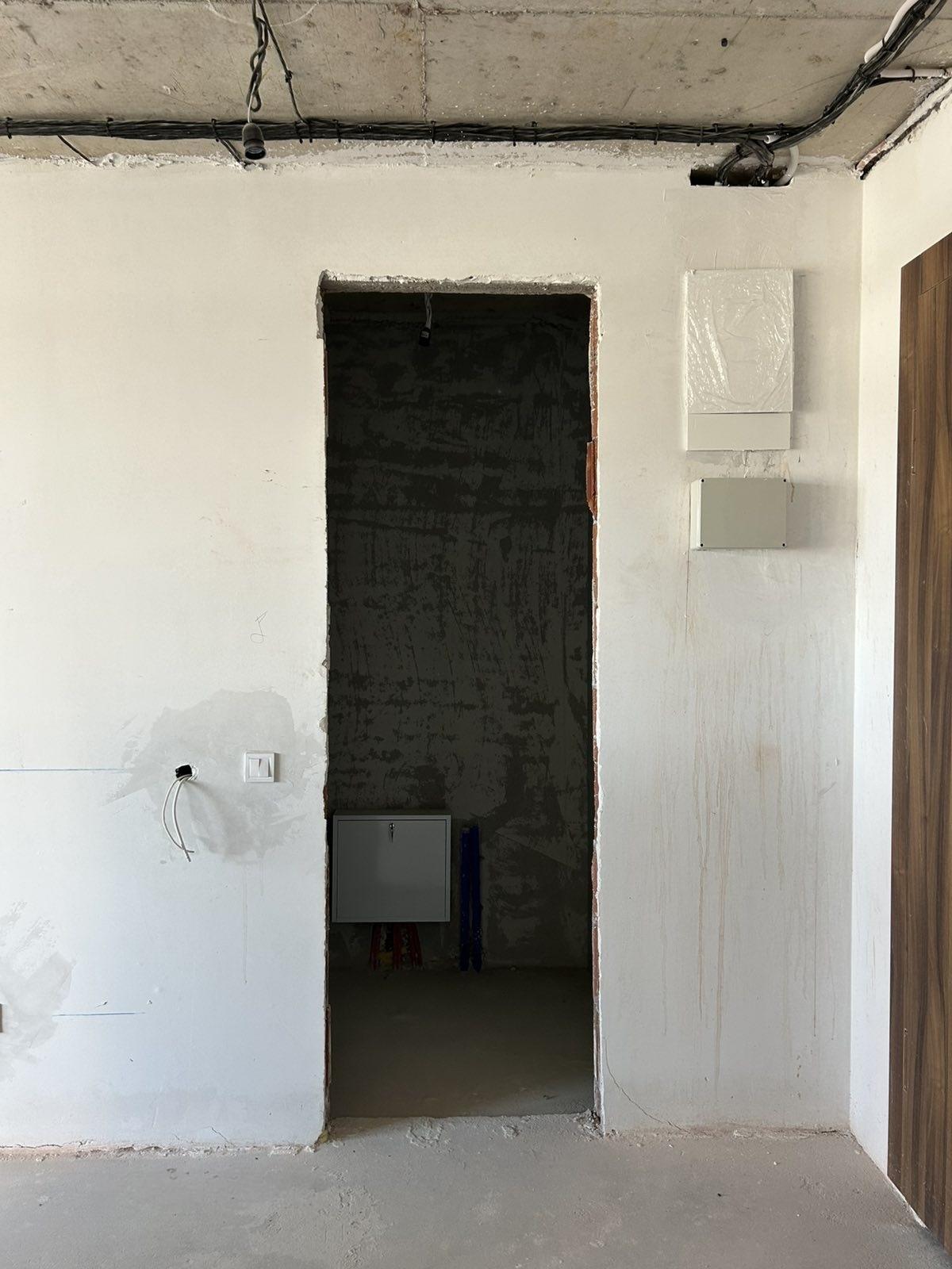 Apartments For Sale 4-Room, Sofia, Hladilnika
