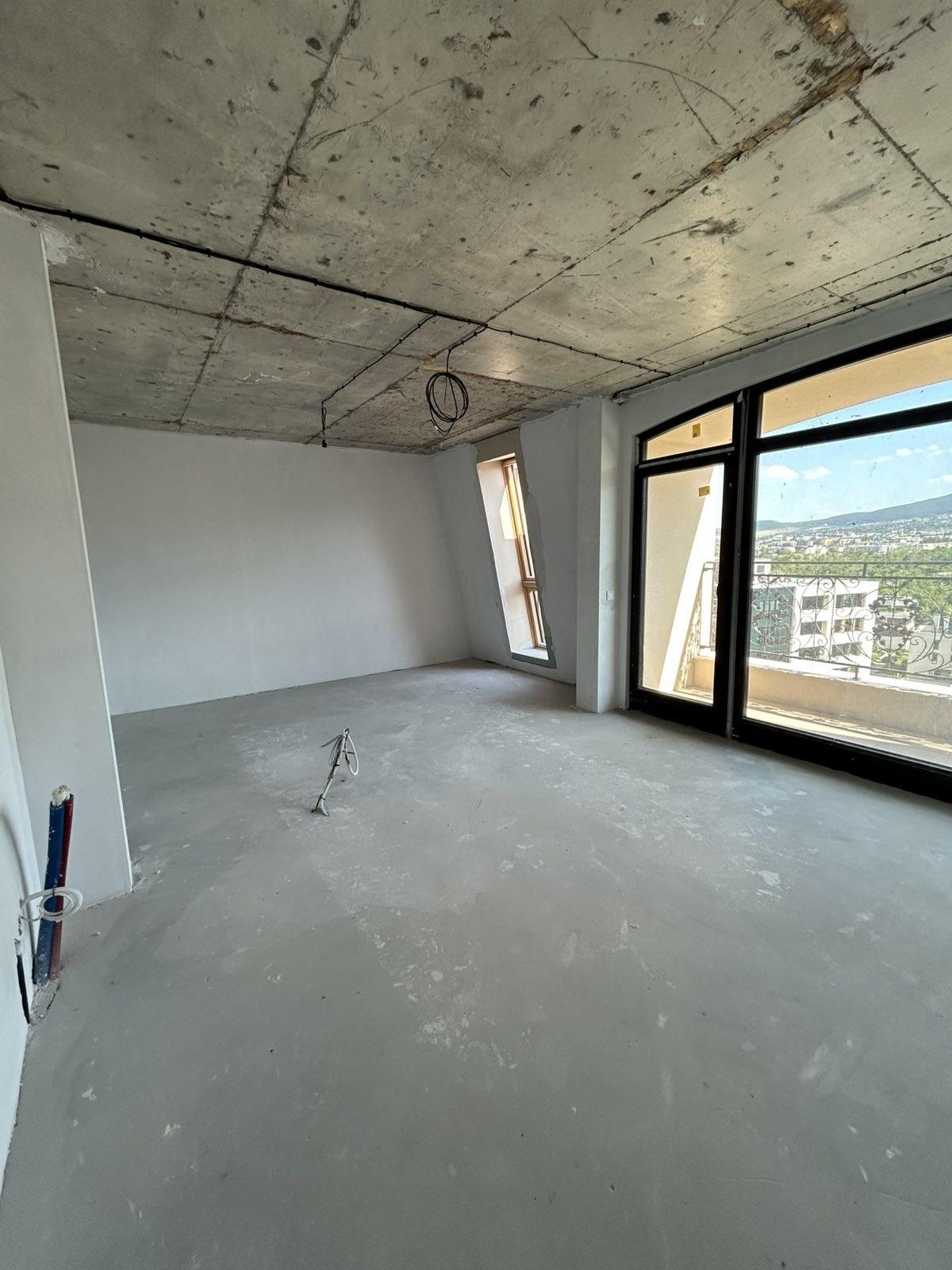 Apartments For Sale 4-Room, Sofia, Hladilnika