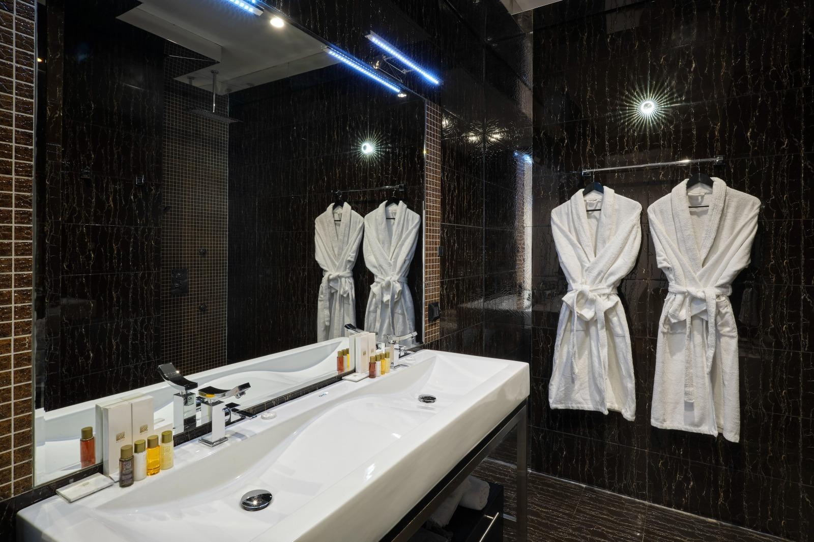 Apartments For Sale 4-Room, Sofia, Manastirski Livadi