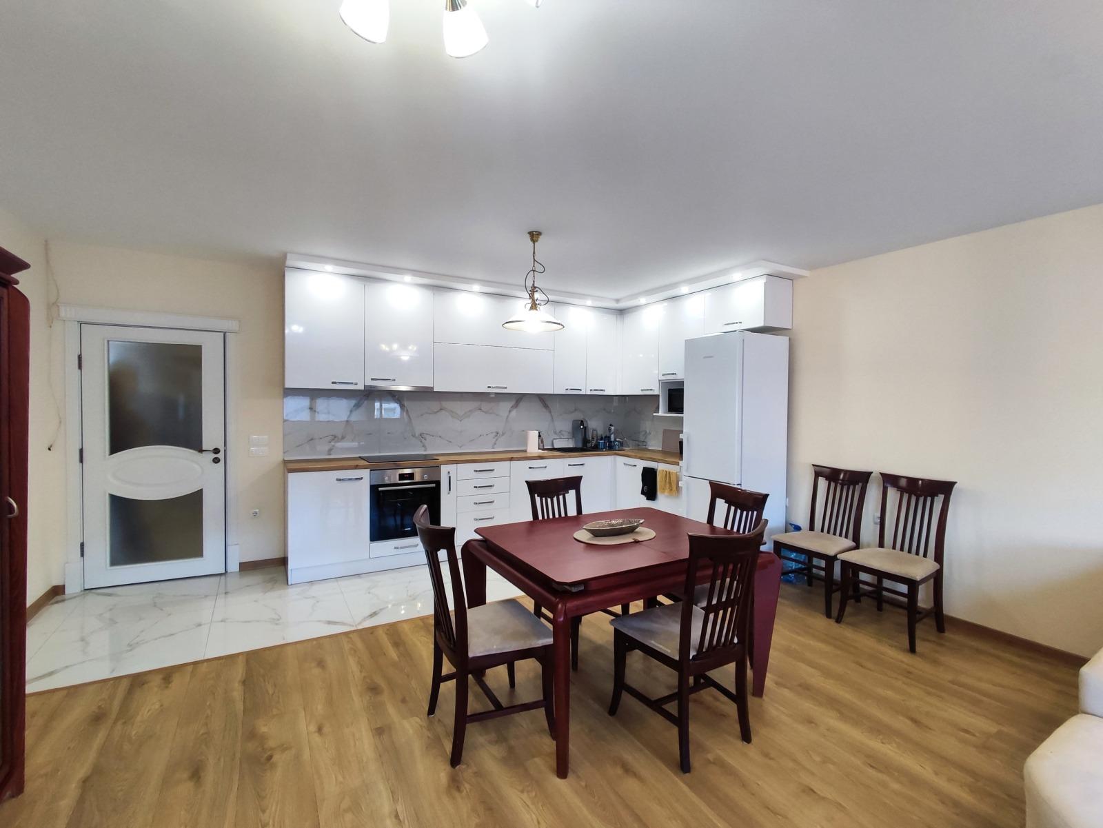 Apartments For Sale 3-Room, Varna, Center