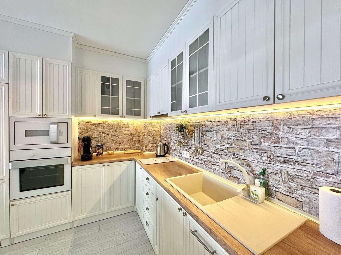 Apartments For Sale 3-Room, Varna, Center