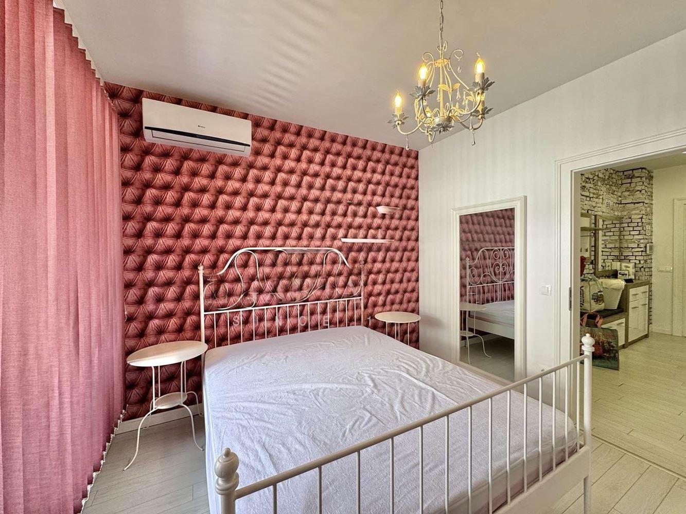 Apartments For Sale 3-Room, Varna, Center
