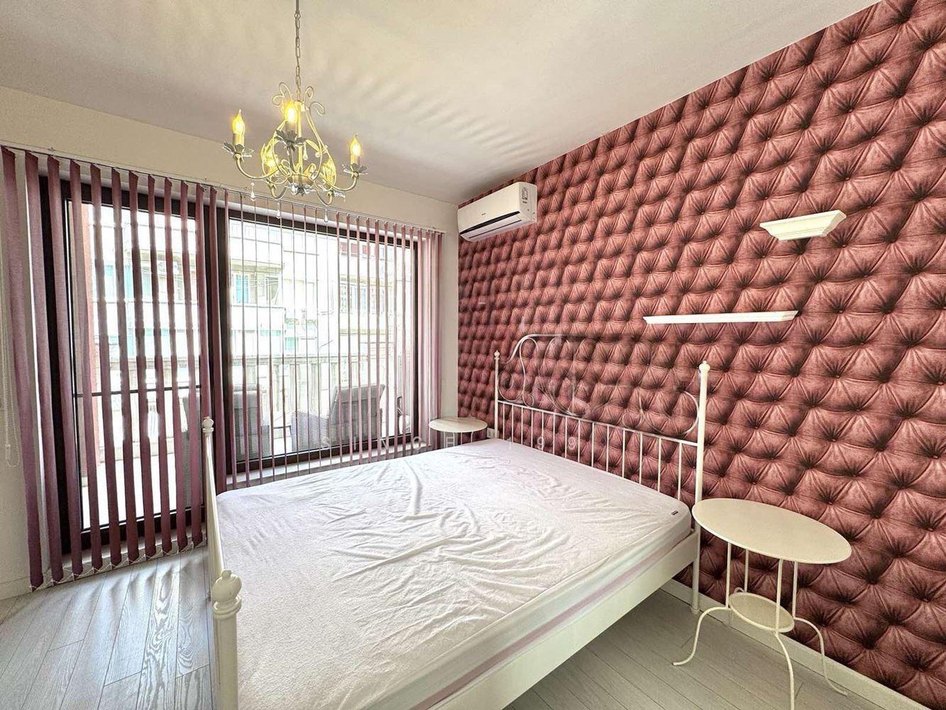 Apartments For Sale 3-Room, Varna, Center