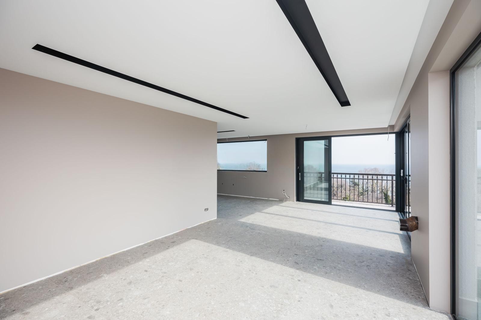 Apartments For Sale 3-Room, Varna, Center