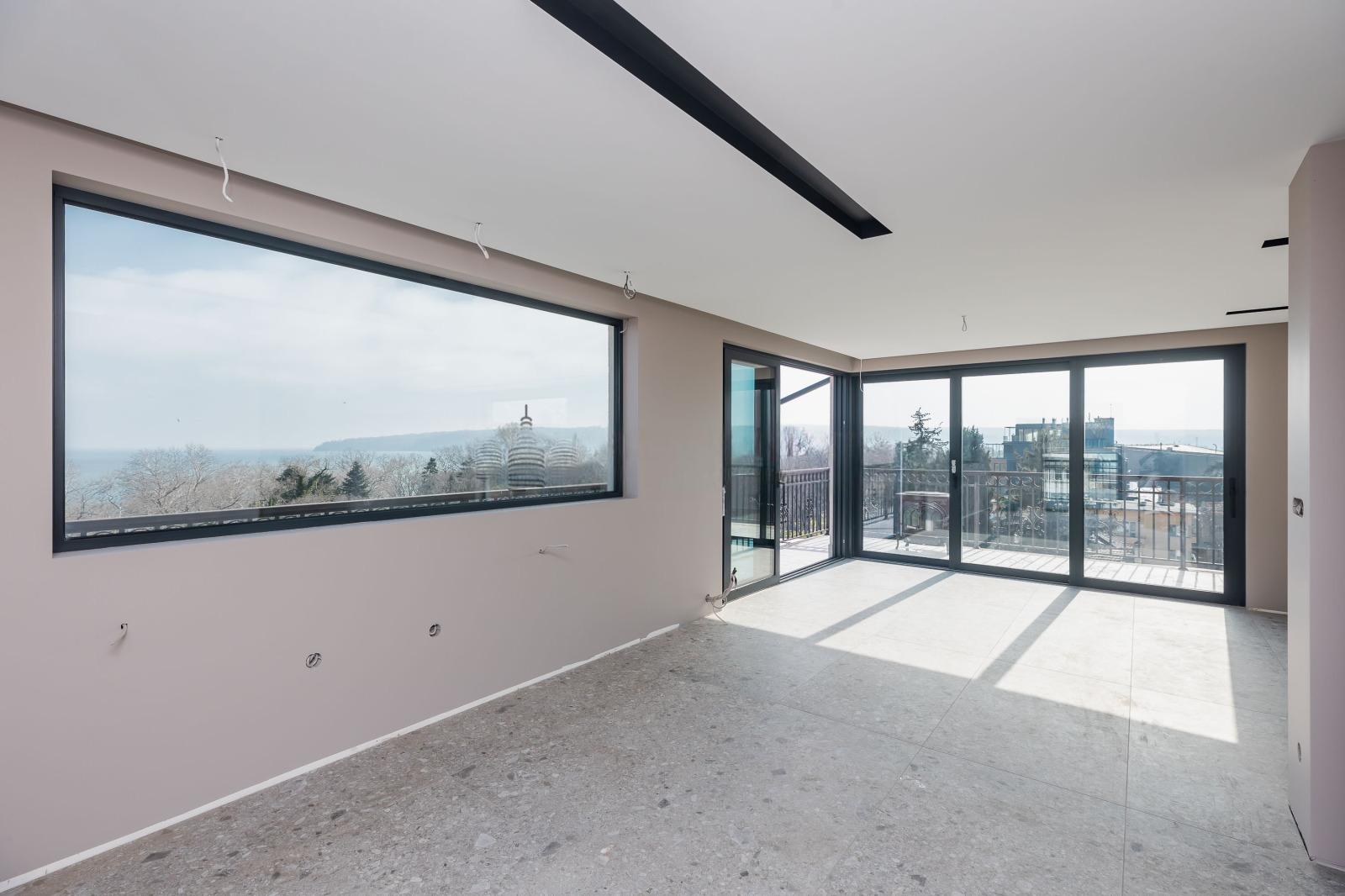 Apartments For Sale 3-Room, Varna, Center